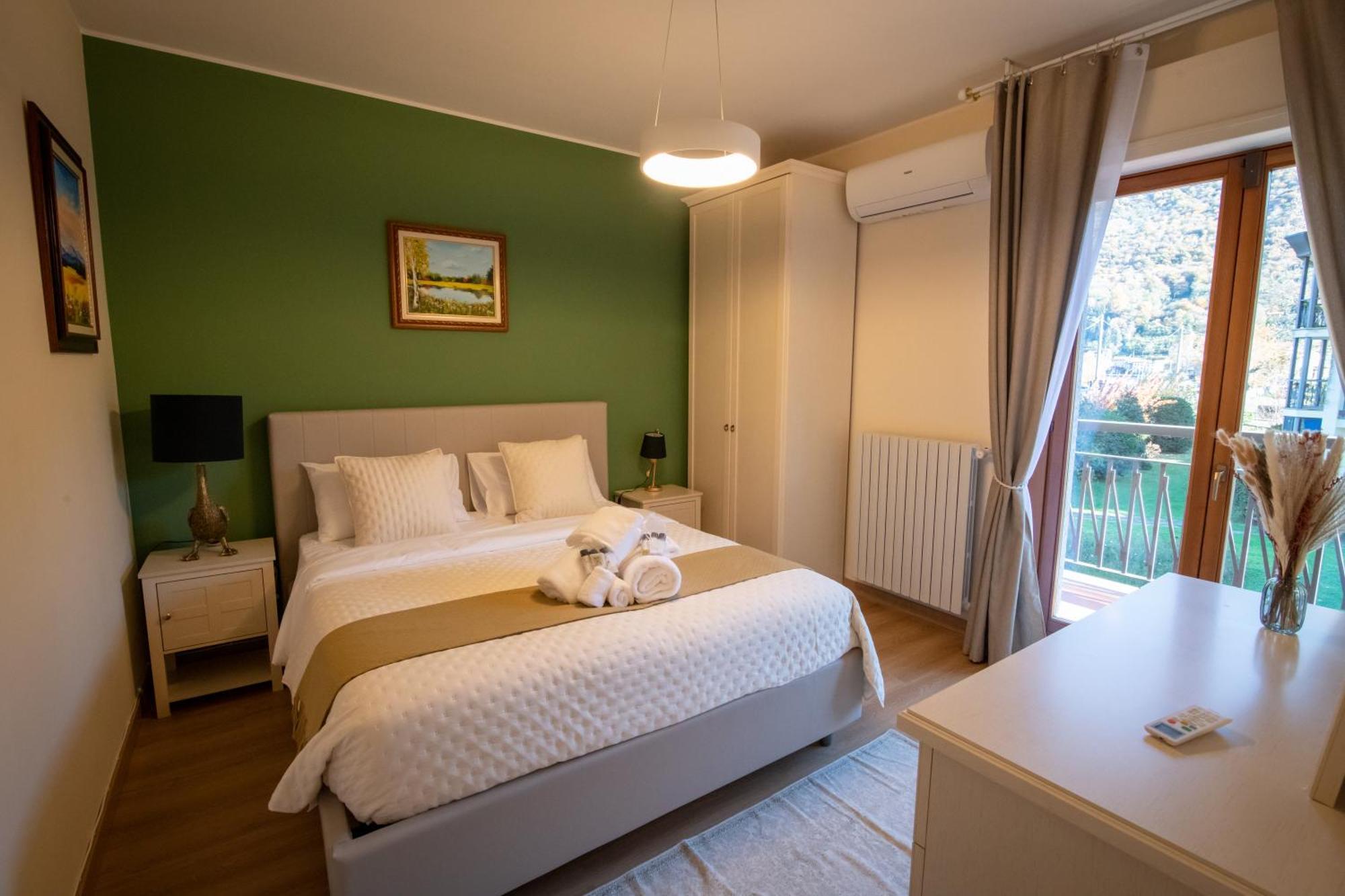 Residenza Lago Sereno Porto Ceresio Buitenkant foto