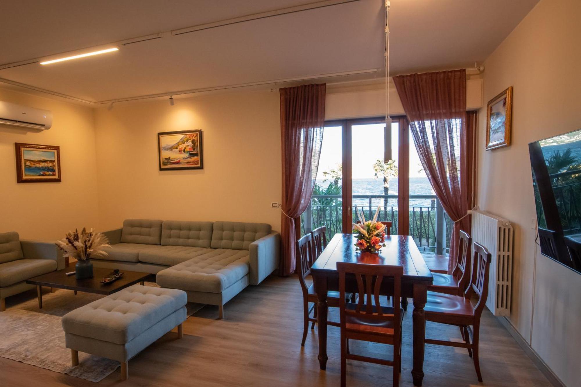 Residenza Lago Sereno Porto Ceresio Buitenkant foto