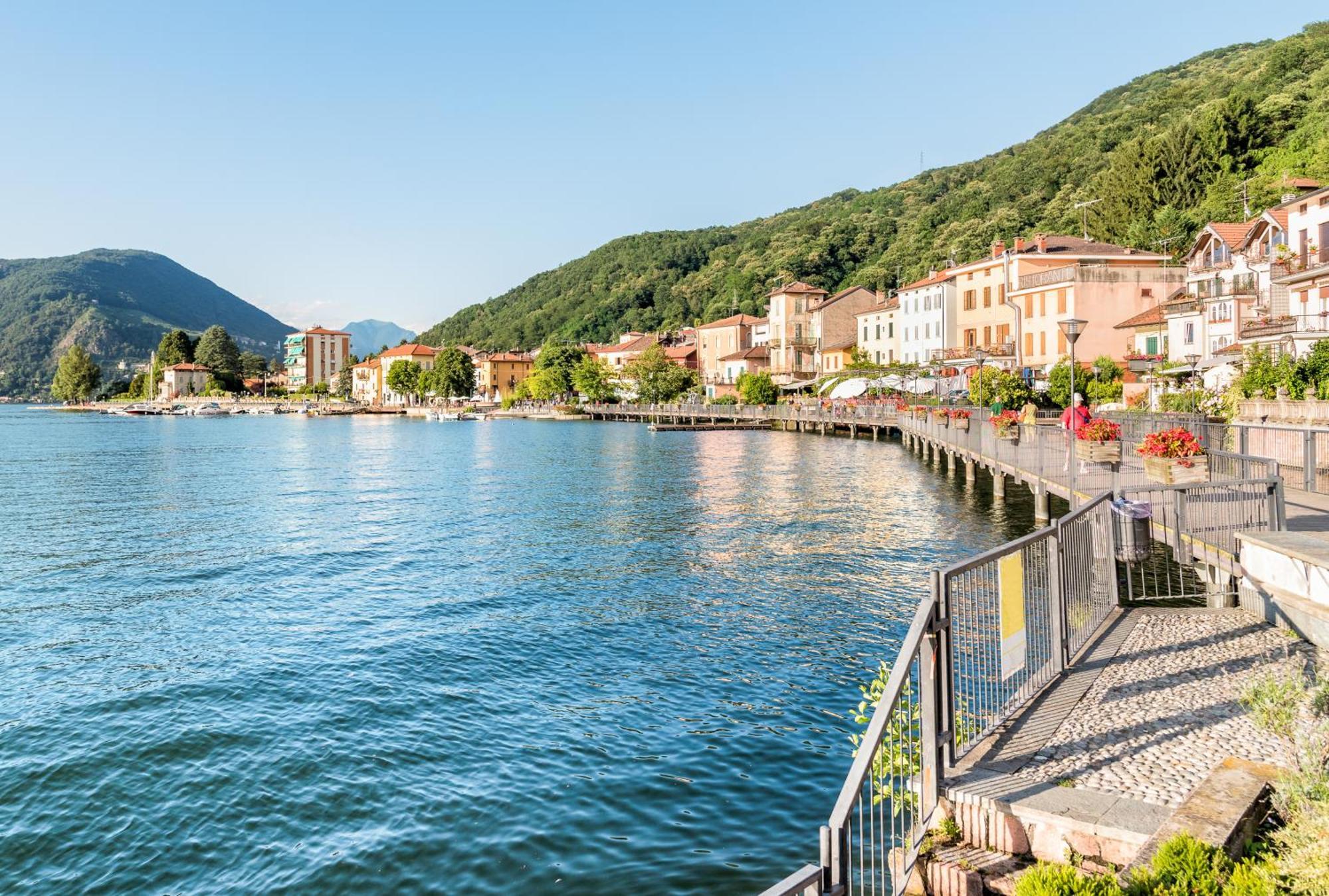 Residenza Lago Sereno Porto Ceresio Buitenkant foto